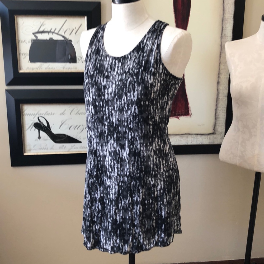 Gaiam reversible black/white print dress. Size M